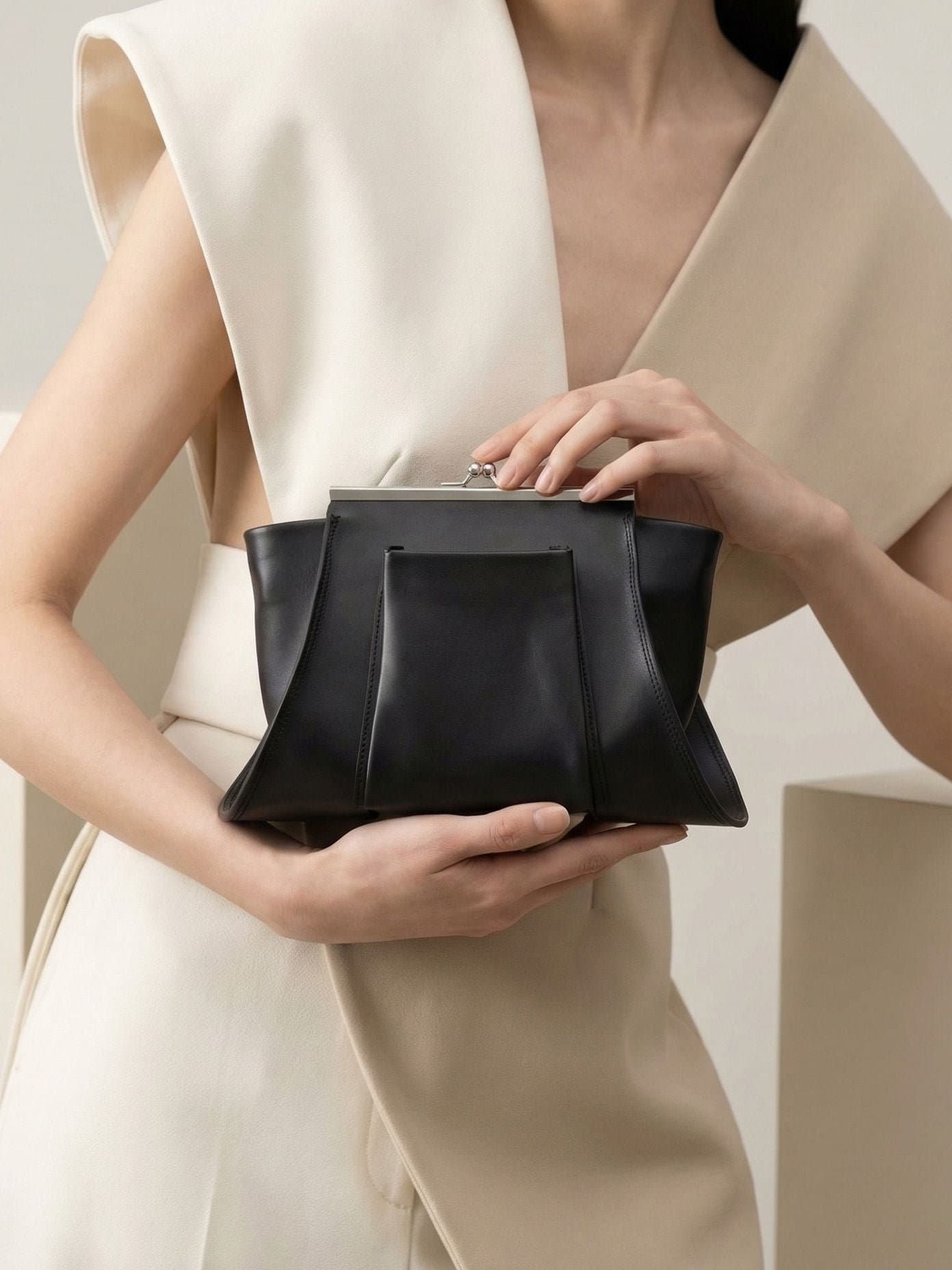 Ursus clutch black