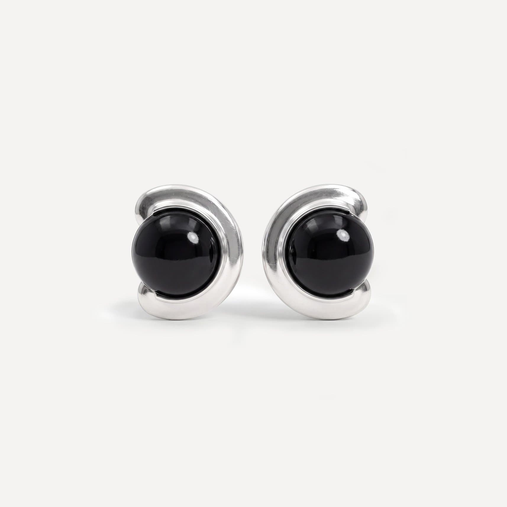 Earrings Hold