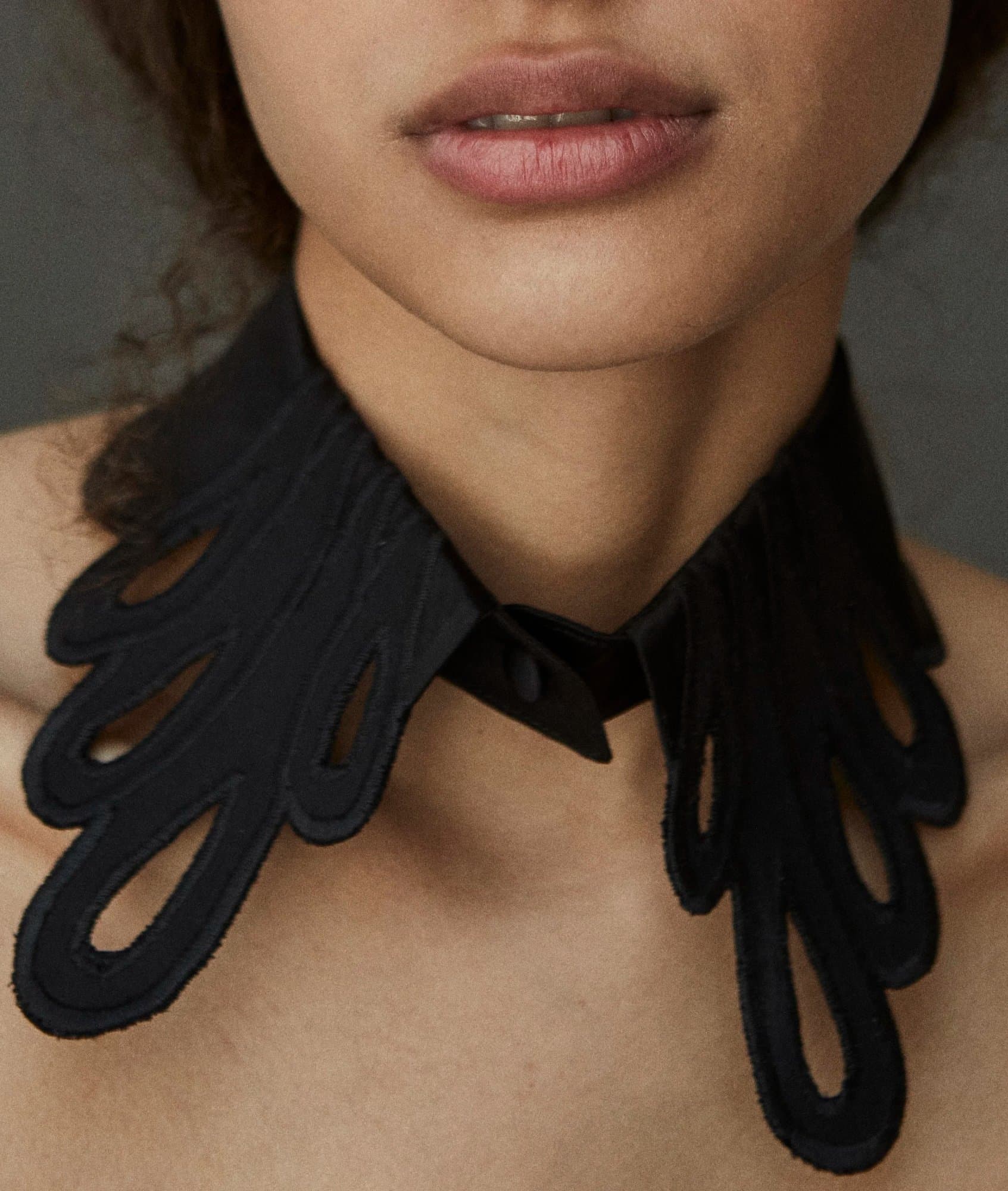 SPARTAK BLACK VISCOSE RISHELIE COLLAR — K M by L A N G E