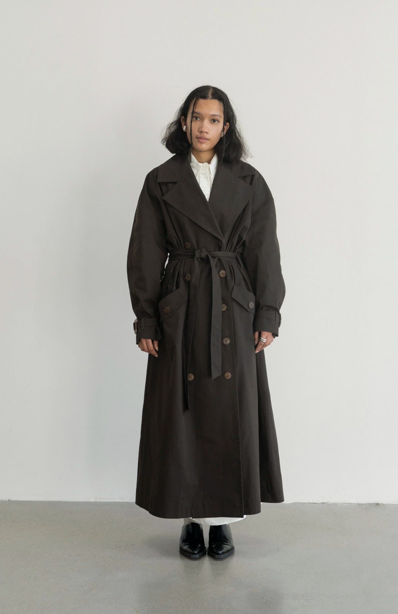 VISHENKA CHOCOLATE COTTON TRENCH — K M by L A N G E
