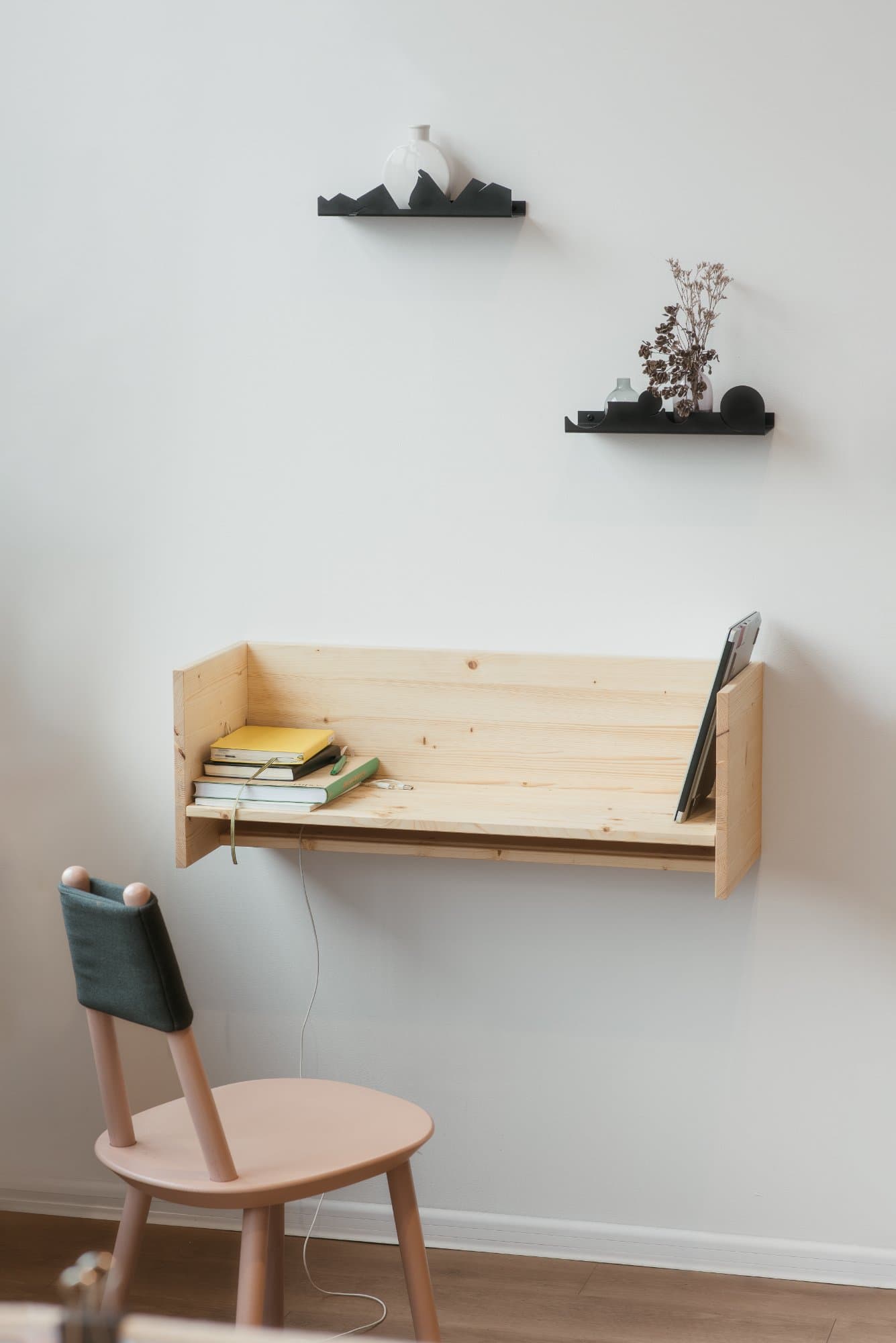Jot Spot Wall Mounted Desk photo 6