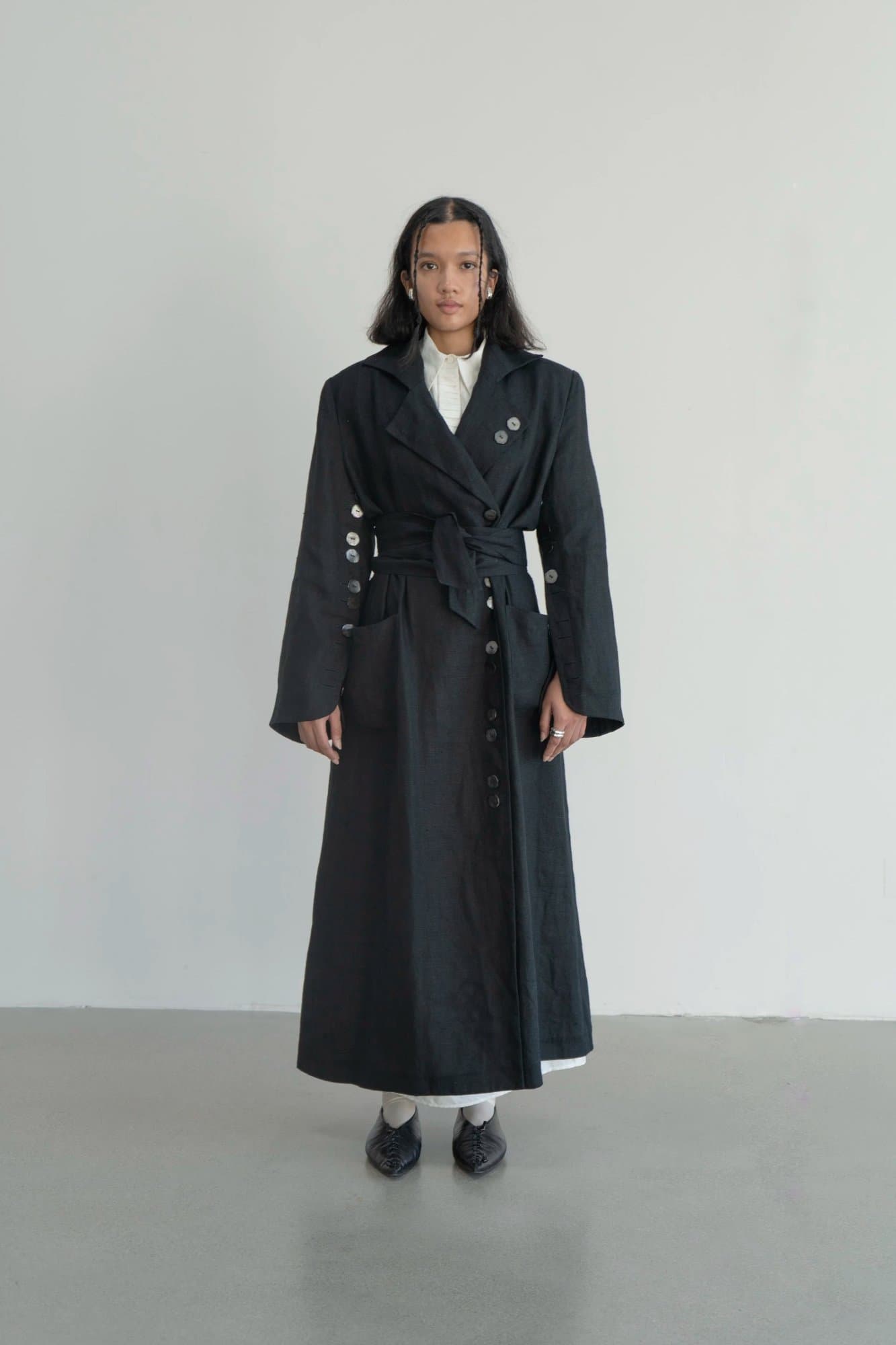 KHMELNYTSKE SHOSSE LONG BLACK LINEN TRENCH COAT — K M by L A N G E