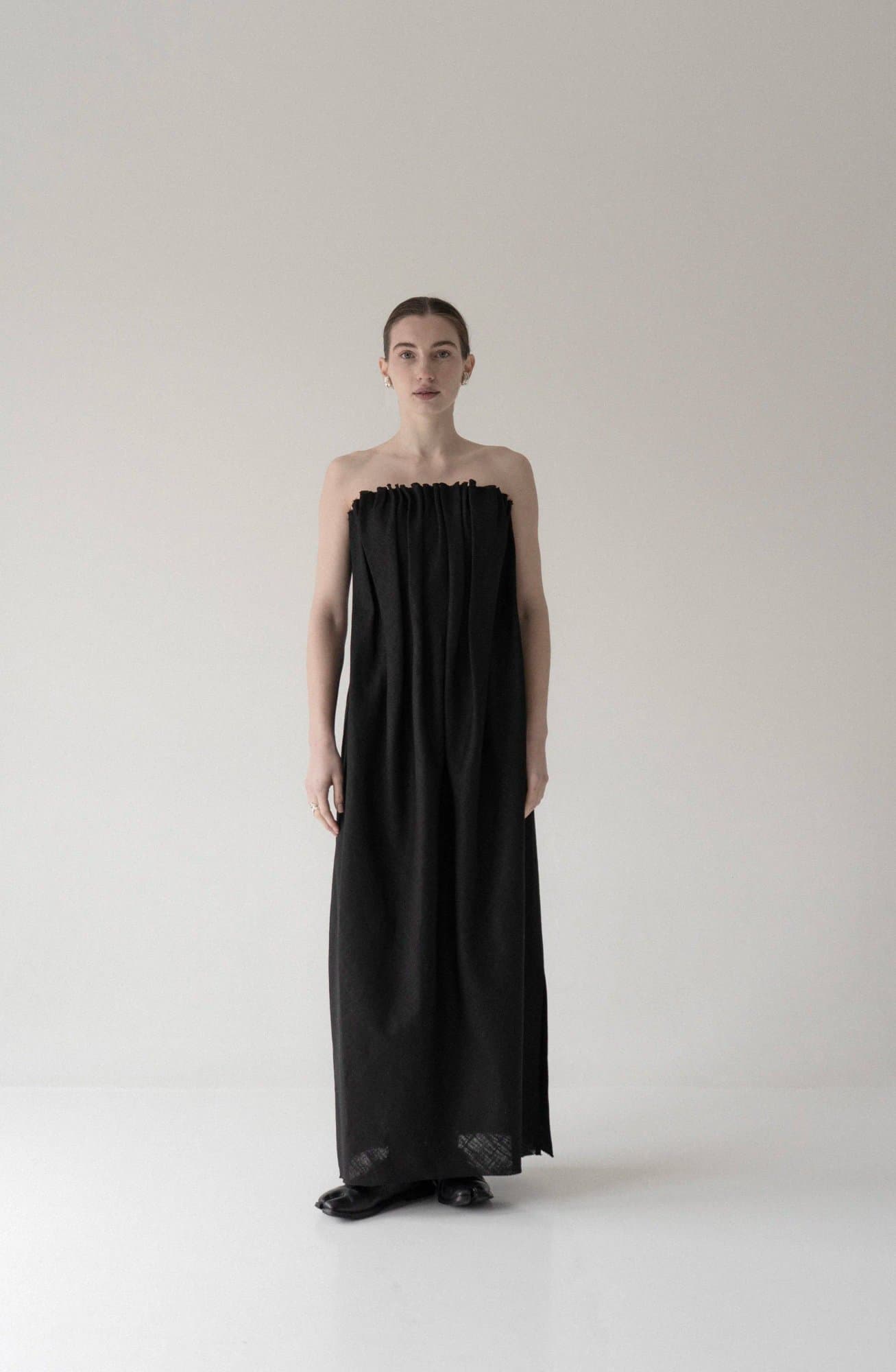 SAZHA BLACK LINEN PLEATED DRESS — K M by L A N G E
