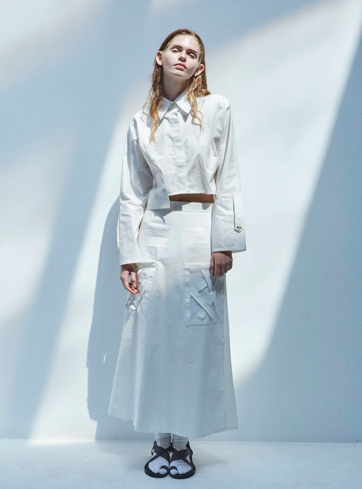 DROHOBYCH WHITE BLACK WOODEN BUTTONS SKIRT — K M by L A N G E