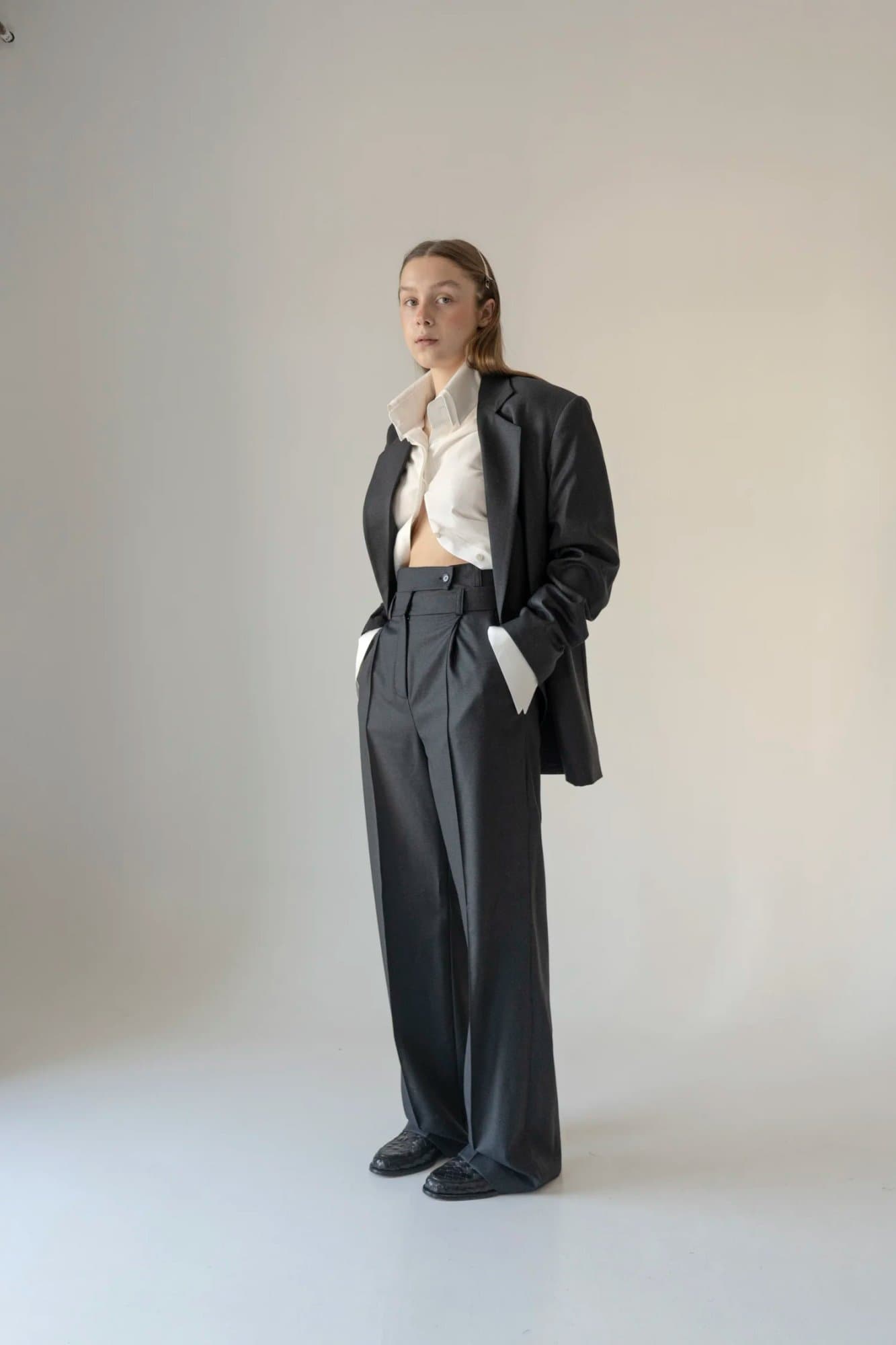 PLEYADA DOUBLE BELT GREY WOOL PANTS — K M by L A N G E