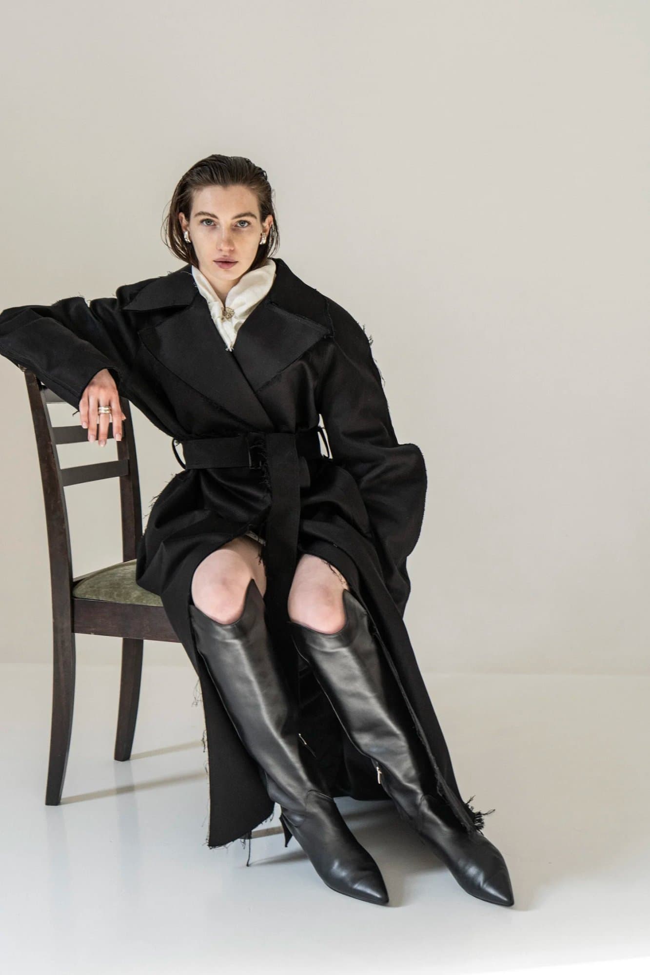 BLACKOUT HEAVY WEIGHT COTTON TRENCH — K M by L A N G E